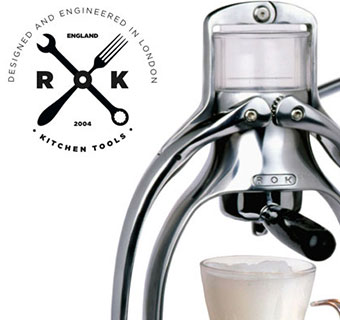 ROK Espressomaschin ein Edelstahl mit Milchschaum-Kaffeespezialität
