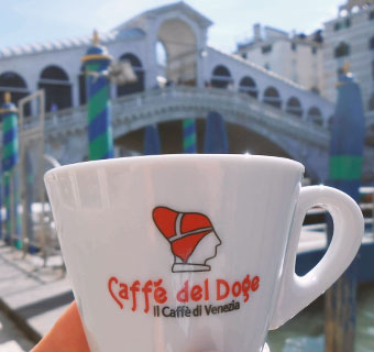 Eine Tasse von Caffé des Doge in Venedig.