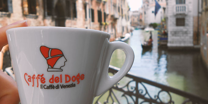 Eine Tasse von Caffé des Doge in Venedig.